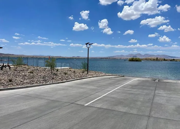Happy-lake Close-private Waterpark Oasis -sleeps 14 * Lake Havasu City